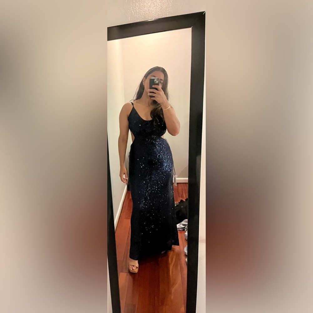 Stunning sequin gown NWT. Just 1 size too big 😭😭😭😭😭😭